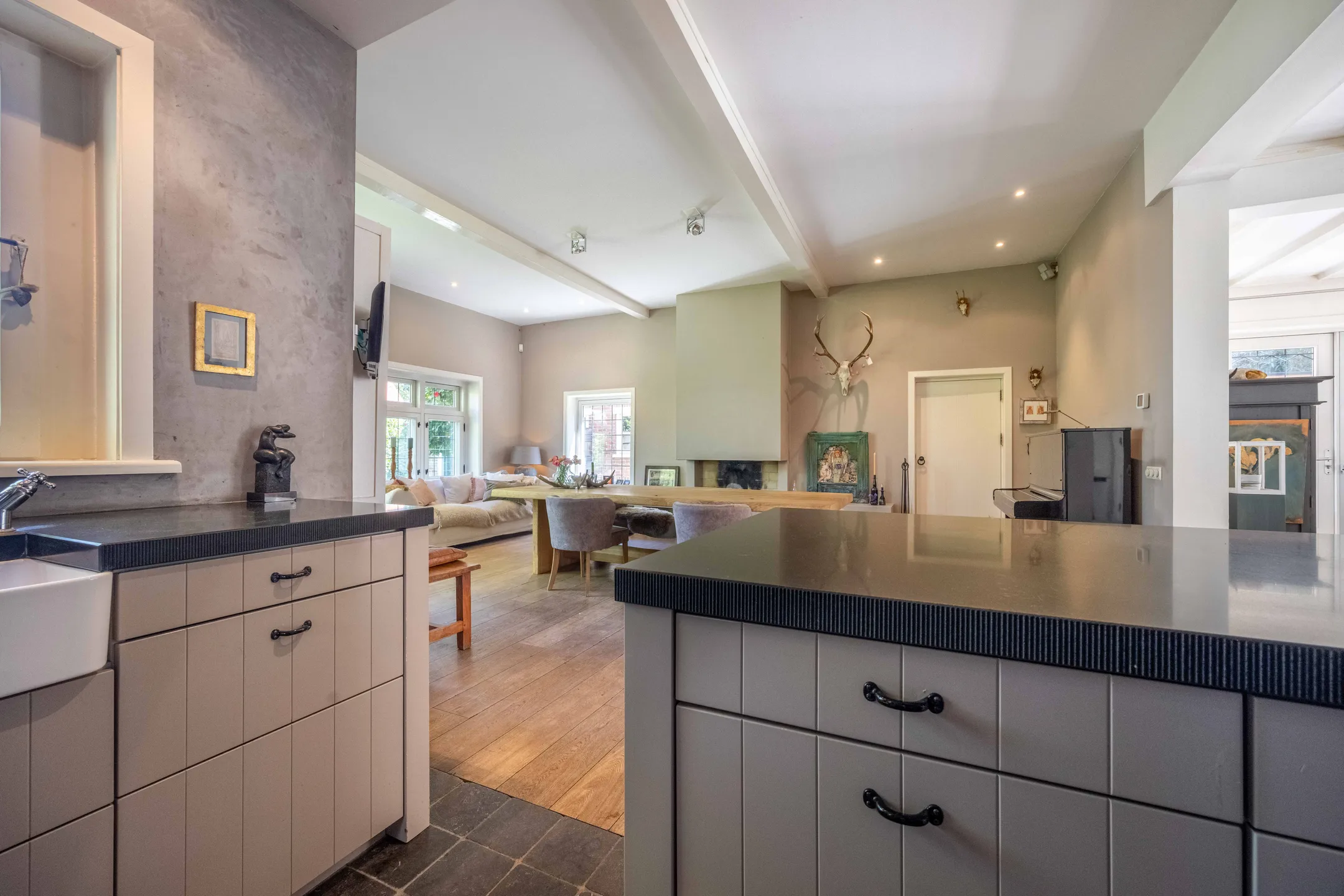 Kitchen-living